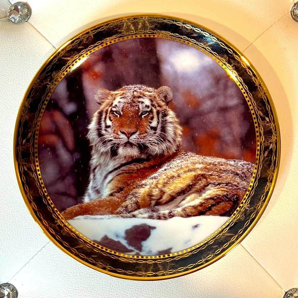 BRADFORD EXCHANGE. Snowy Monarch. PORTRAITS of MAJESTY. By Dominique Braud.